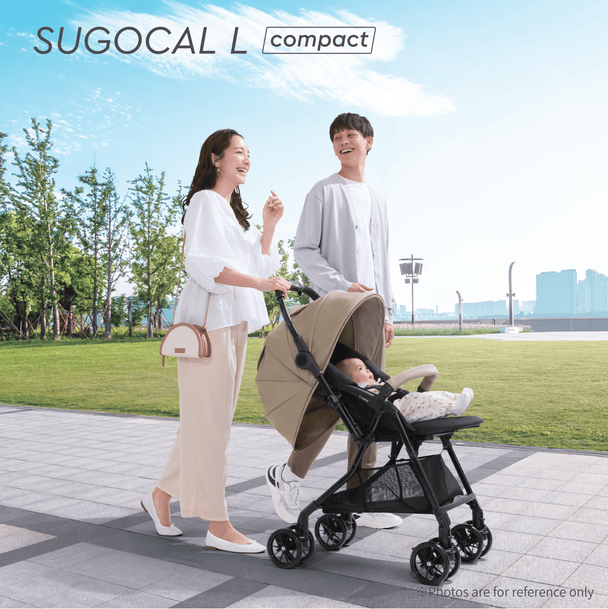 Combi Sugocal L Compact stroller feature panel showing a family with the stroller outdoors.