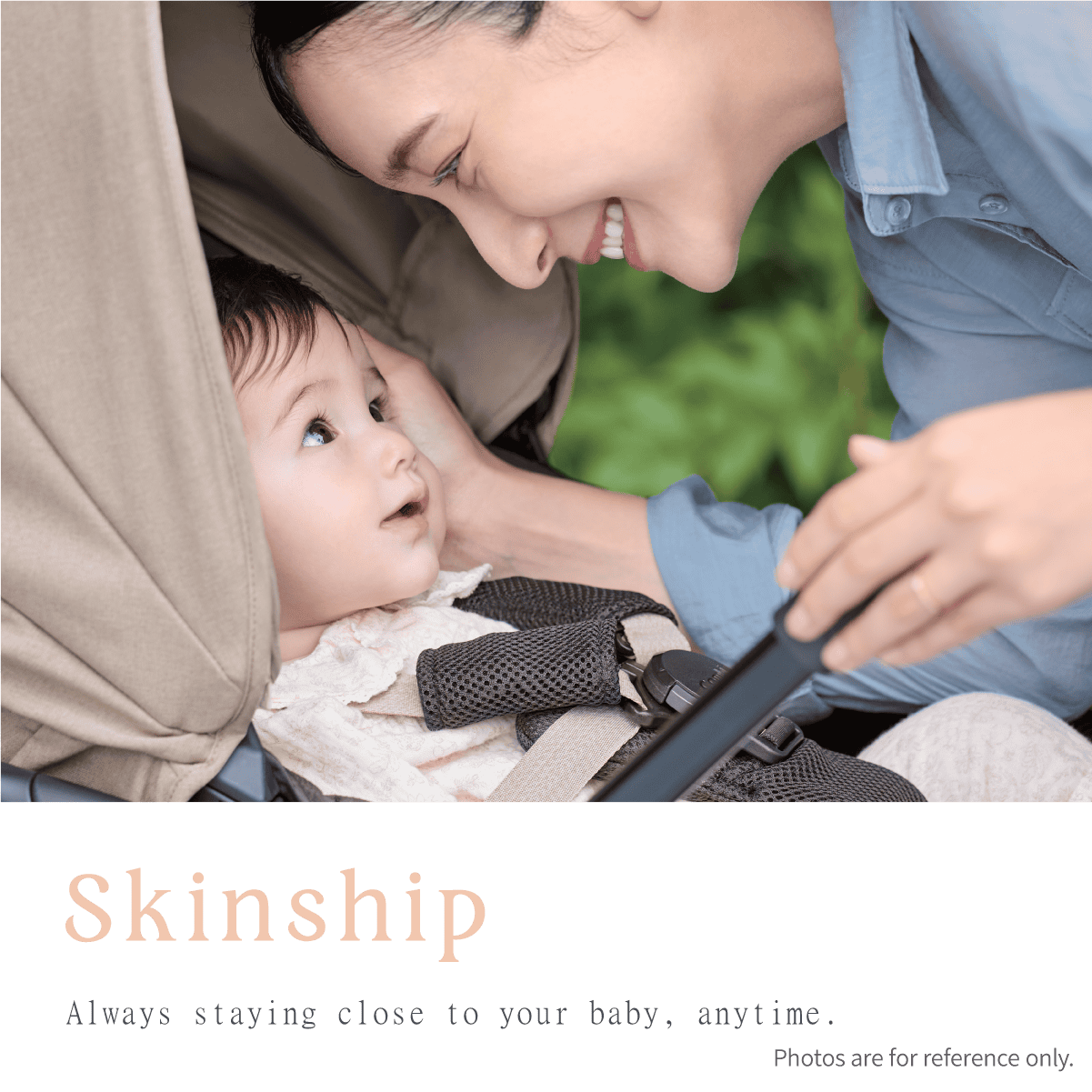 Combi Sugocal S stroller feature panel showing a parent leaning towards a seated child.